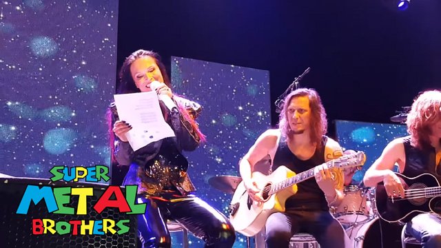 Tarja Turunen cantando Lanterna dos Afogados